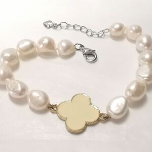 Creamy white  freshwater pearl bracelet